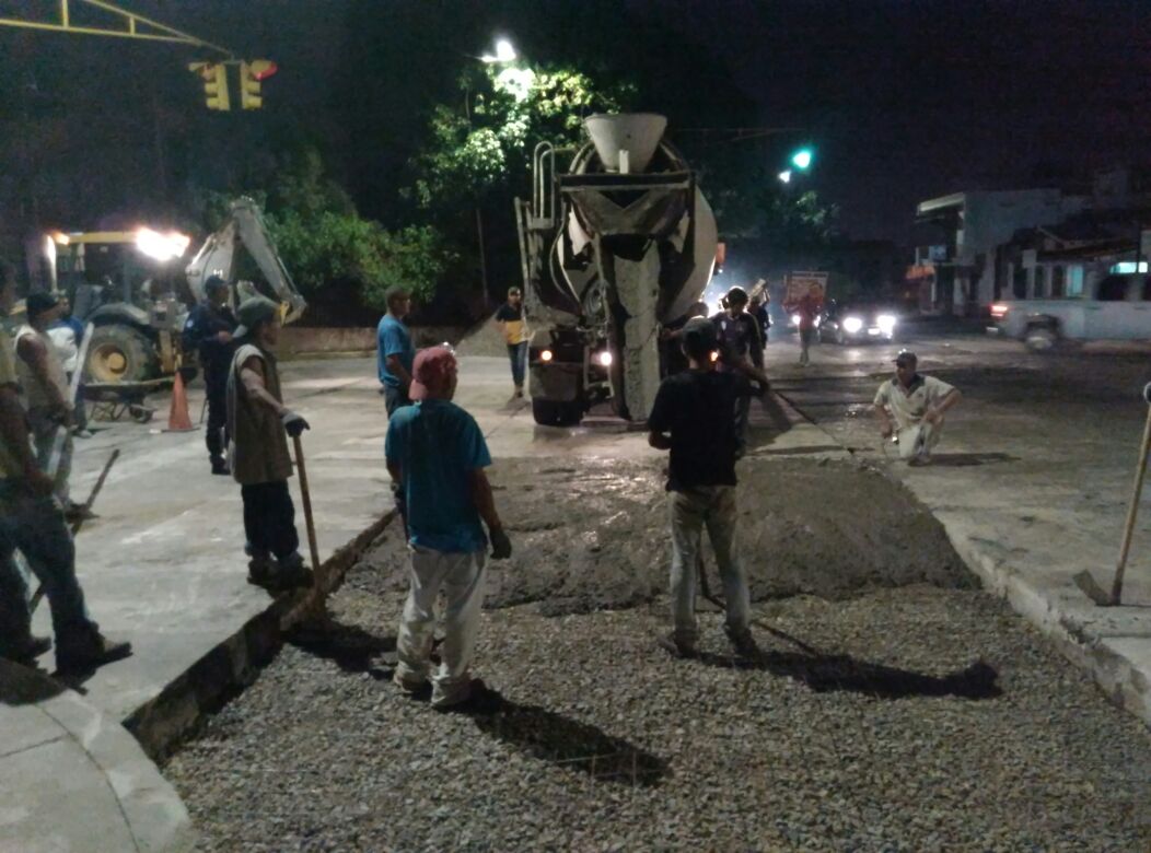 RangelSilva4F's tweet photo. Buen día. Seguimos trabajando día y noche por los valeranos, asfaltando en varios sectores con el Plan #ValeraYoSiTeQuiero https://t.co/5sAG2fNdhC