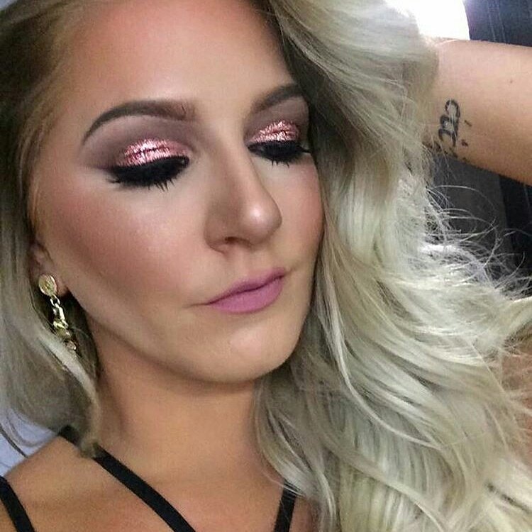 ArdereCosmetics's tweet photo. On trend eyes using Ardere Eye Glitter in Rose, perfect for Valentine's Day 💓
https://t.co/NRzzqGanQg 
Stunning work by @km_makeupartist 💞 https://t.co/pEhVEKfdRm