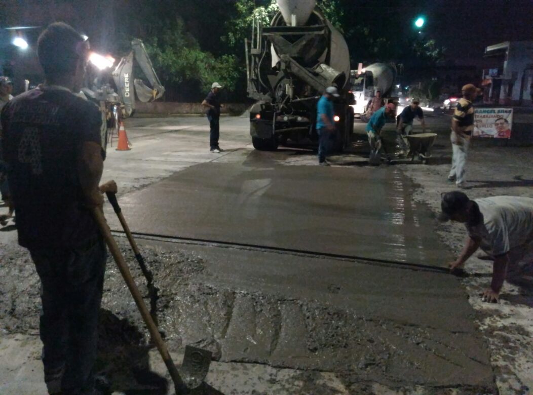 RangelSilva4F's tweet photo. Buen día. Seguimos trabajando día y noche por los valeranos, asfaltando en varios sectores con el Plan #ValeraYoSiTeQuiero https://t.co/5sAG2fNdhC