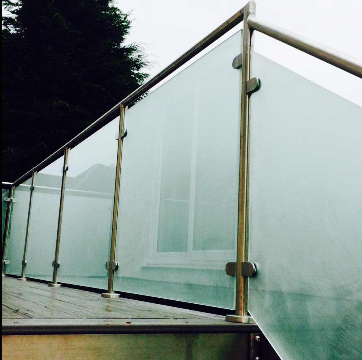 McGaffigansIron's tweet photo. Fully stainless steel balcony with frosted privacy glass 👍
#glass #balustrate #balconies https://t.co/WxzfQzyleT