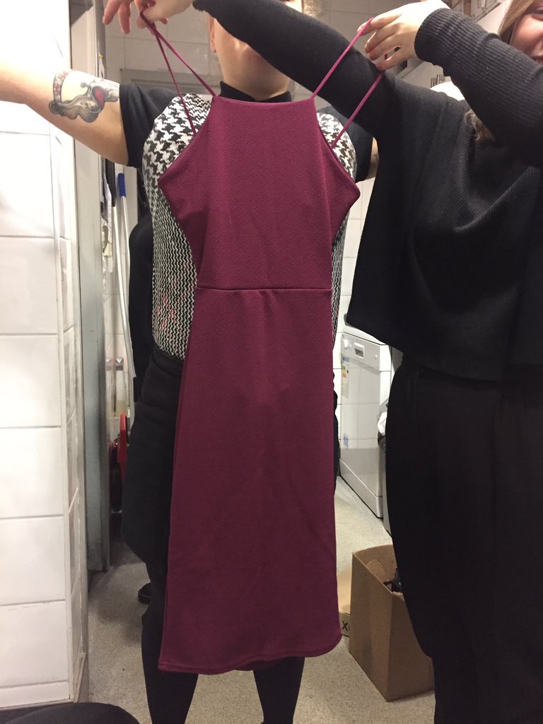 miahoyle's tweet image. Correct bagging... WRONG DRESS! @Missguided_help  order number 118971377