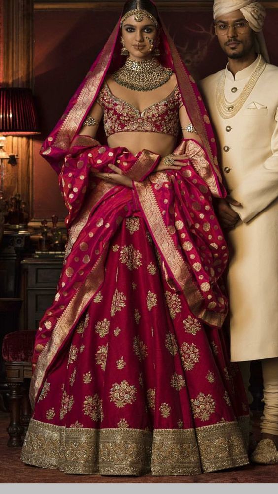 MazaaOnline's tweet photo. Another #Stunning #Couple!

#RT if you agree!

#Lehenga #Sherwani #WeddingLehenga #IndianWedding #Wedding #Fashion #MazaaAsianGuide https://t.co/xDLYdiuL5H