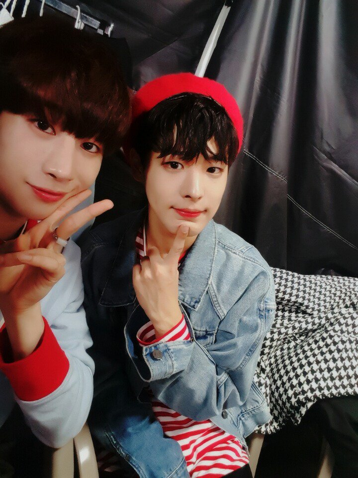 [#병찬] 비가오고난후 날씨가 더 추워졌는데 다들 따뜻하게입었죠?
안따뜻하게입었으면 내가따뜻하게 안아줄게!! ㅎㅎ 다들 감기조심해여
날씨가 다시영하권으로 떨어졌으니 항상 건강챙기는거 잊지말고 
난 연습하러갈게여어 사랑한다!!💕