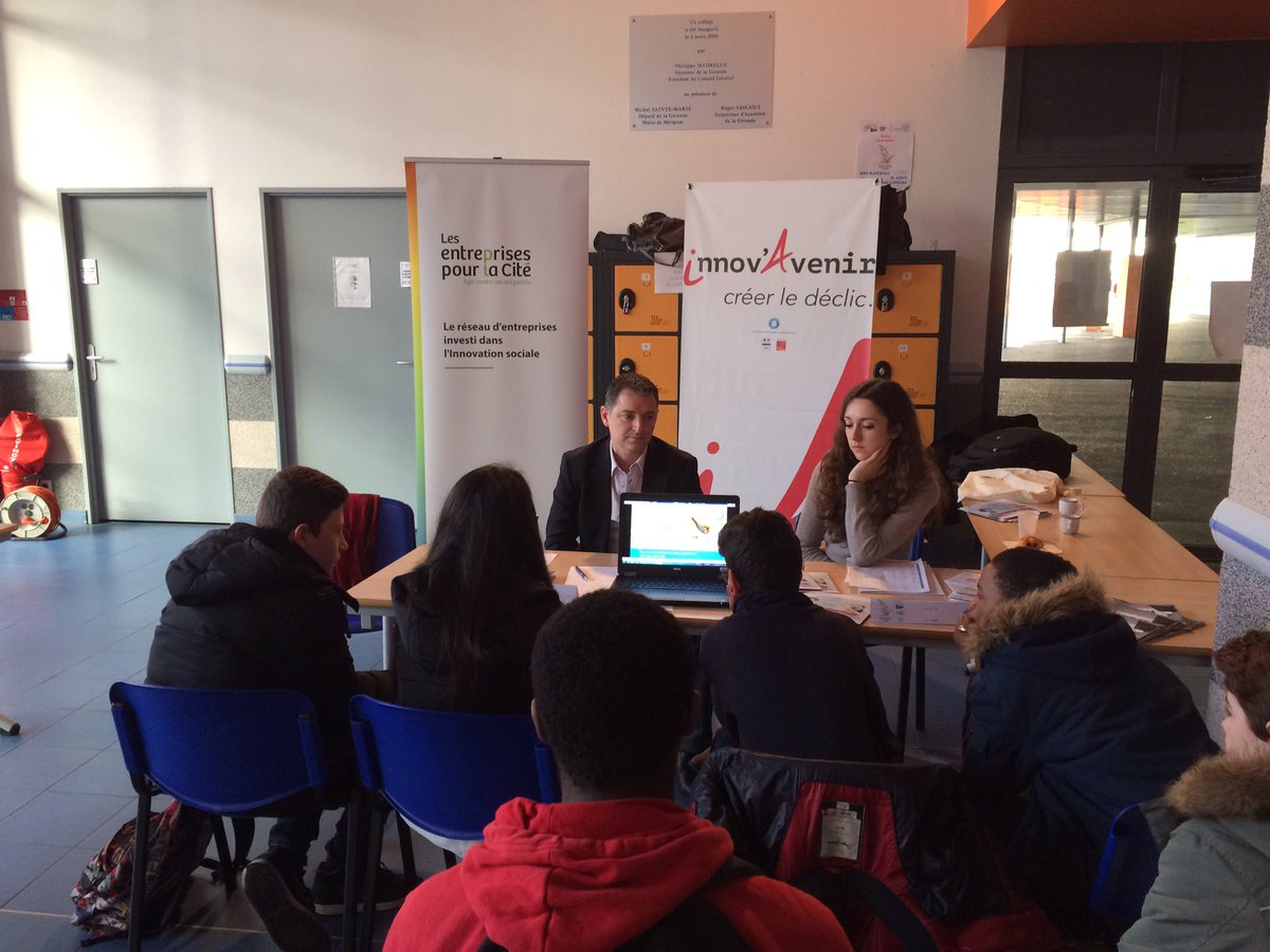 VirginieLaprade's tweet photo. @capgeminifrance #Bordeaux présent au #ForumMetiersFormations @CDICapeyron avec @LepC_SO https://t.co/QKm2PEdVQ5