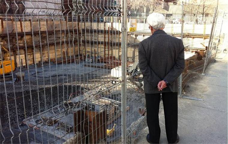 giansy88's tweet photo. Sulla soglia dei #30anni vivo già con la certezza che #neimieigiorni da #pensionato, sarò il megadirettore dei cantieri di tutta #milano. 😅 https://t.co/TehBmgnFGK