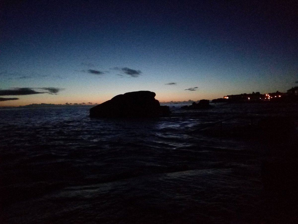 AtSwimBook's tweet photo. In before the big swell later today #fortyfoot #irishsea https://t.co/H8lG1Or0VW