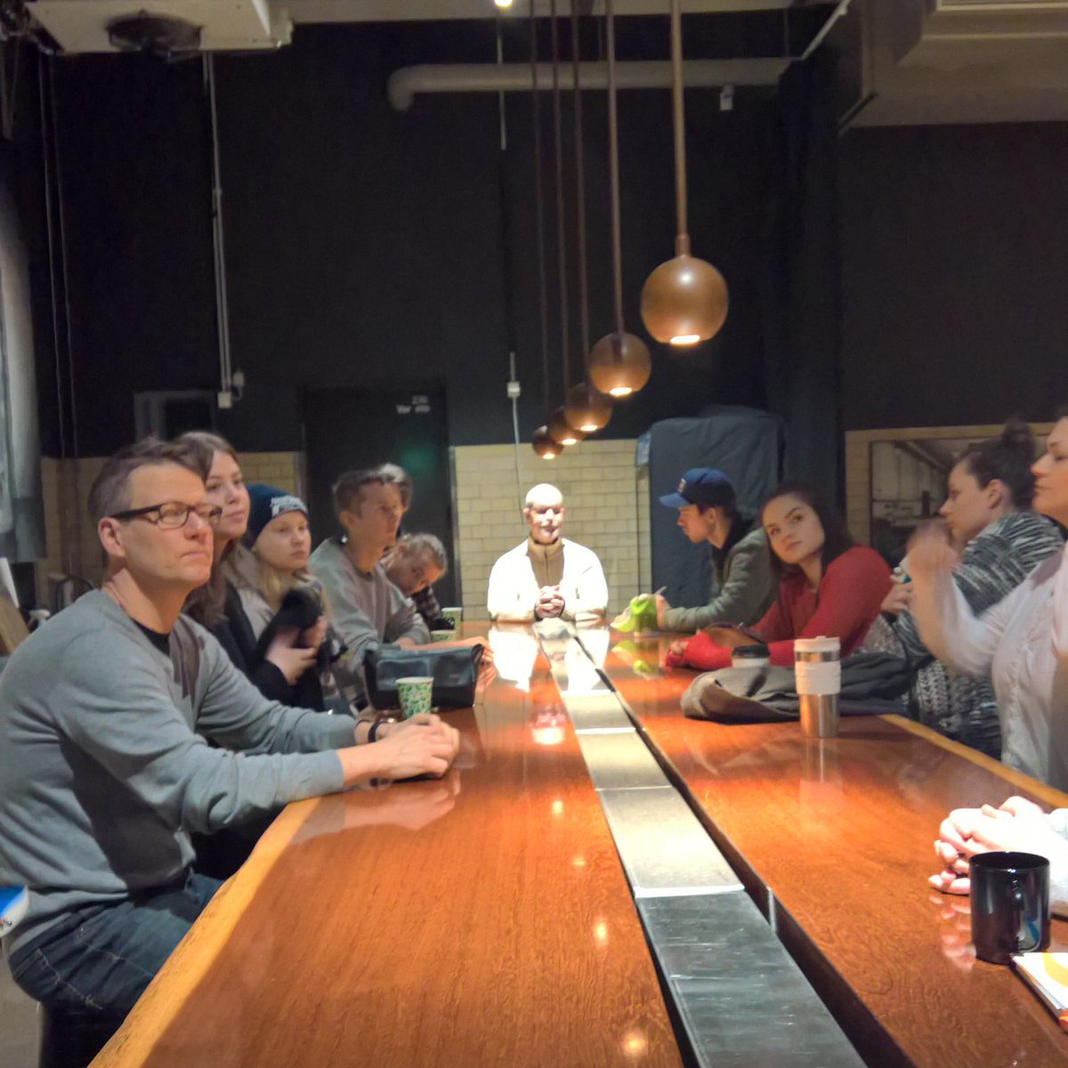 StadinOppari's tweet photo. Kokkiopiskelijat tutustumassa tiloihin kuukautta ennen h-hetkeä. #stadinrekryfestarit #kokki #tarjoilija #ravintola #flavourstudio https://t.co/uIshzvfg5X