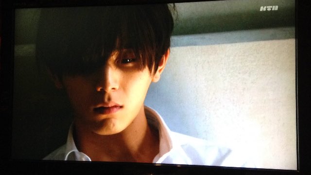 y_m_a_d_rin's tweet photo. 撮影3日前に台本渡されて3日間の絶食をして望んだ原田信夫。

３カ月間の練習でCGと考えていたナイフさばきのあるシーンを自身がやる事にさせた蝉。

10日間の拘置所シーンのため4日間絶食・前日は睡眠時間1時間でスタッフさんに目が死んでますって言わせた高田優。

やまの役者魂。 https://t.co/EyA4MTeEuH
