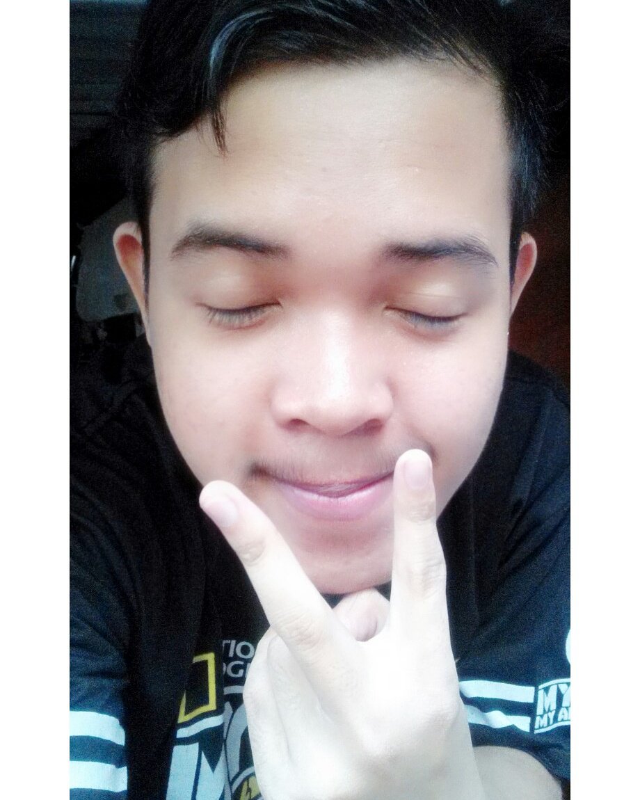 RRiszki's tweet photo. Sore guys☺😊
#me #latepost #manis https://t.co/M2aEVfclpt