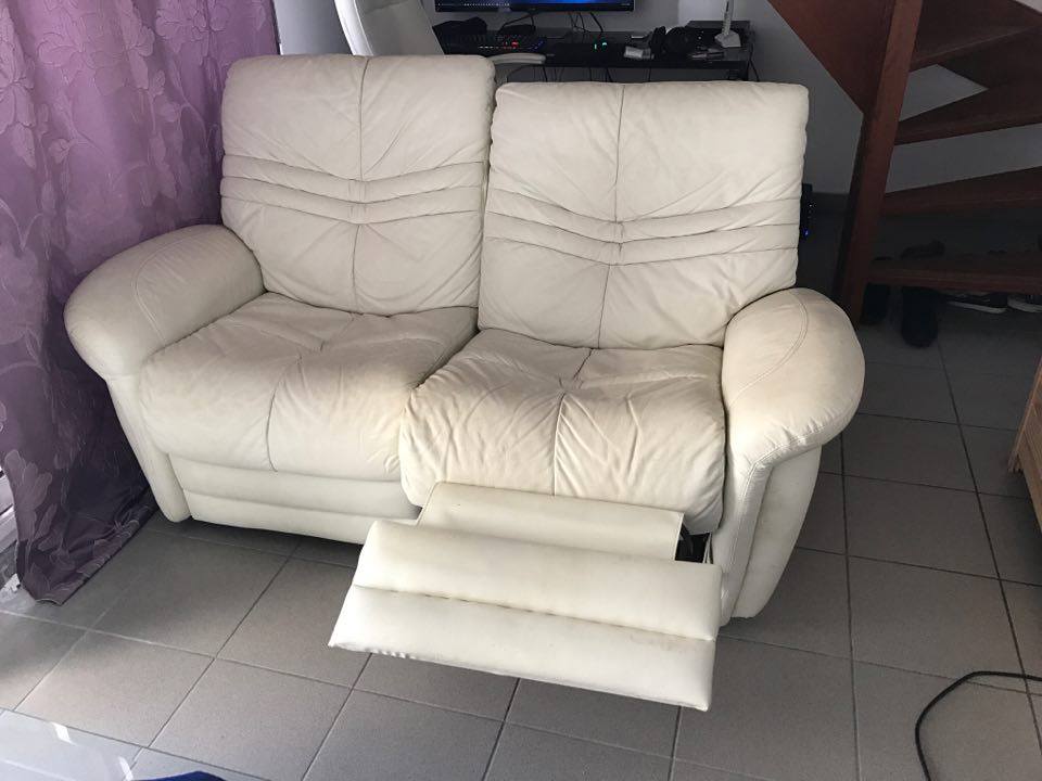 974attitude's tweet photo. Vente d'un canapé de #relaxation très confortable. RT SVP #vente974 #lareunion https://t.co/q8Q302QQd2 https://t.co/470MUFQB6P