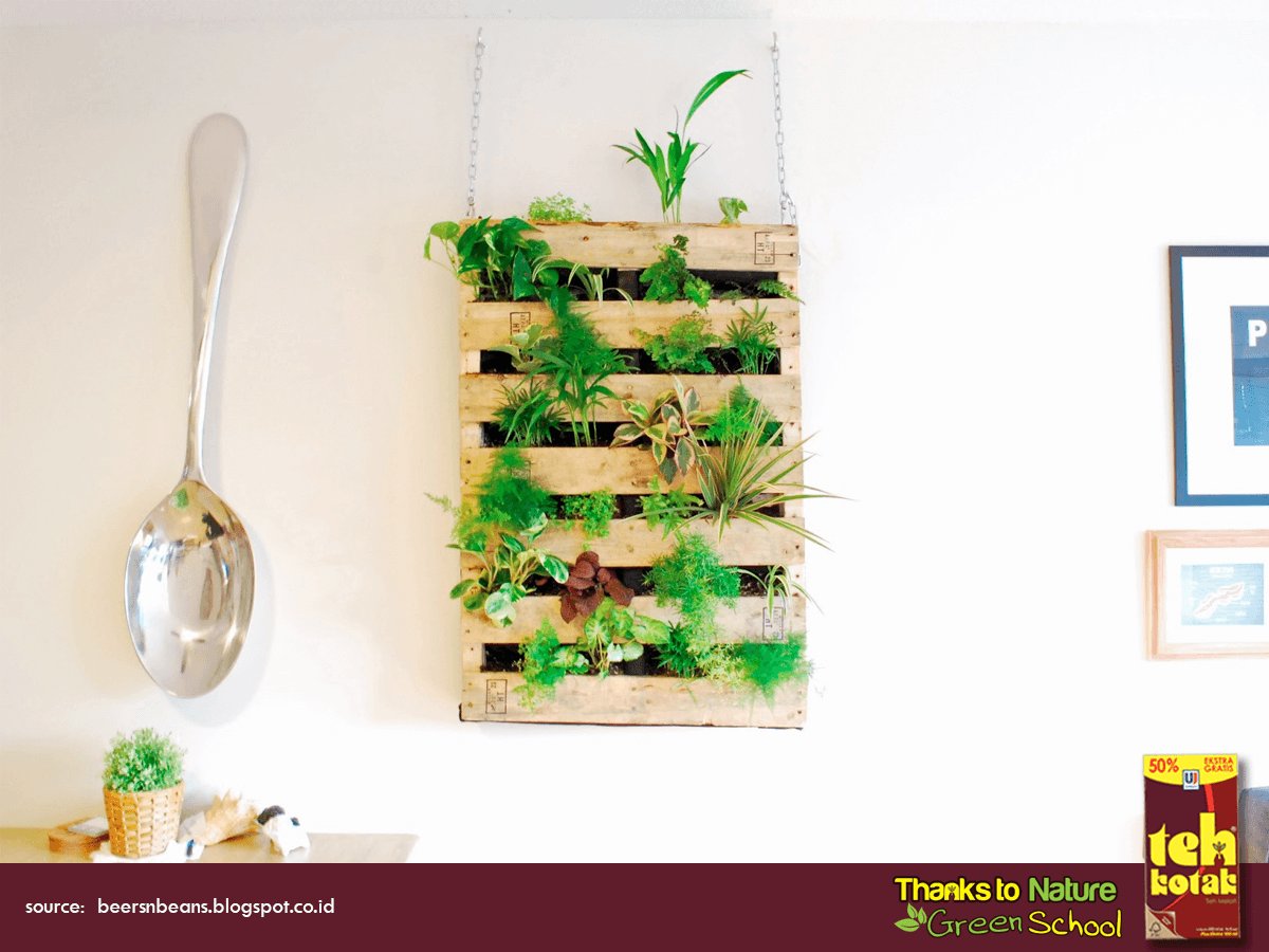 TTNGreenSchool's tweet photo. Bosan dengan bentuk pot tanaman, kamu bisa memanfaatkan limbah kayu untuk dijadikan pot, lalu bisa kamu letakan di halaman sekolah. https://t.co/1oZz3TrUR6