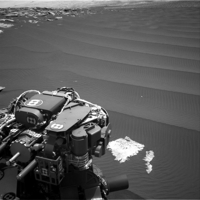 Space_Scene's tweet image. #NASA’s Curiosity snaps picture of beautiful dunes on #MARS.