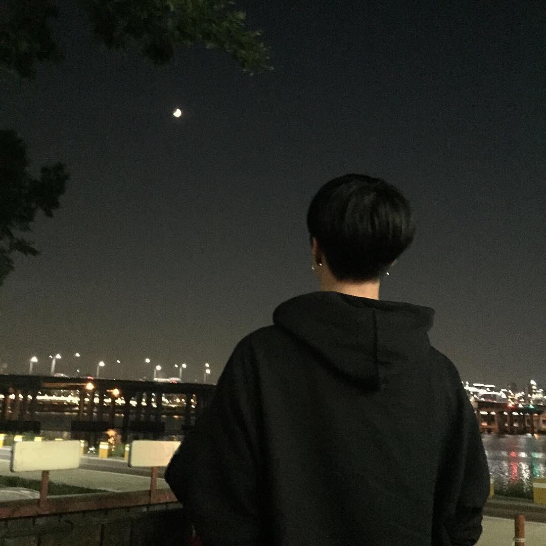 4w0j9's tweet photo. 最近寝落ち通話にハマってて4月から高校生になるペンボーイの一颯です 防彈の兄さんとGirl's Dayの姉さんが好きです 取敢ず彼女と別れて死にたい !! ってなってる俺を癒して下さいな って事で緑か赤に染めてね兄さん姉さん #RTしたbotとペンを迎えにいく https://t.co/Qh0YStjuVW