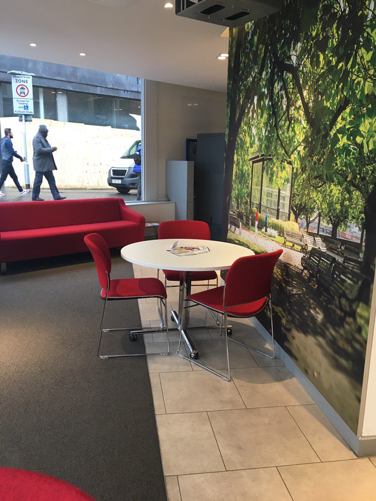 amseaton03's tweet photo. new waiting area at Nottingham. Great idea @sjt1980 #buildinggreatrelationships @VivienneJackson @AdeBlomefield https://t.co/jKmcFW3HKd