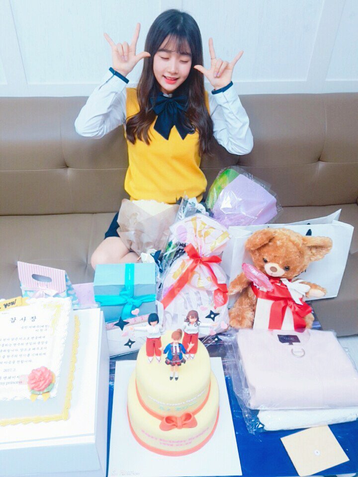 official_DSP's tweet photo. [Photo]
현주야 졸업 축하해🏫💐🎉 https://t.co/D2Y4F7pE6D