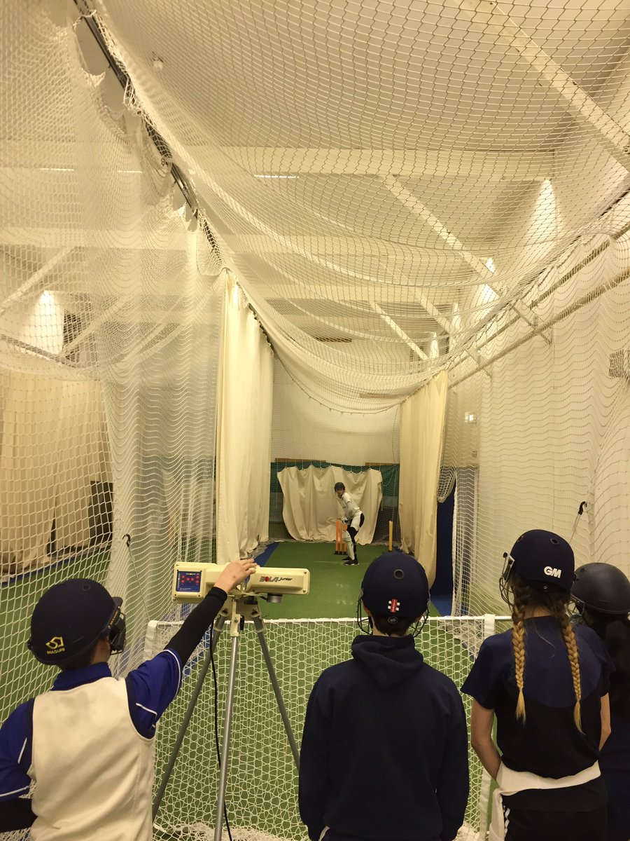 DFCALtd's tweet photo. #advancedcricket #14-17yearolds #teamwork #communication #listening #FFdrives #BFdrives with @BOLABallMachine @Gloscricket https://t.co/4XtgpmWLWz