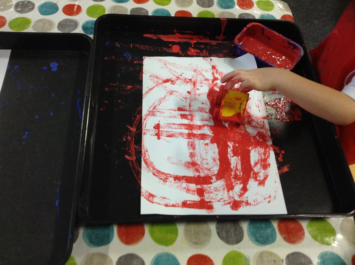 TGPS_NorthLincs's tweet photo. #TGPSPhysicalDevelopment
In F1 Nursery we have been exploring large making with paints and cars to make tracks on the paper. https://t.co/4fzjQ9pYbY
