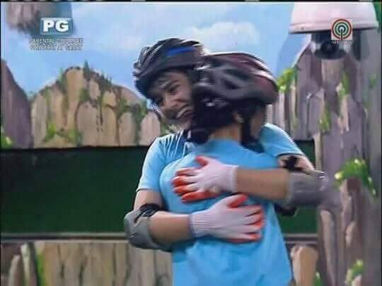 Multifandomvbe's tweet photo. How many retweet for the hug of MayWard 
#PBBPADALUCKMAYWARD https://t.co/tRVgTTwqcL