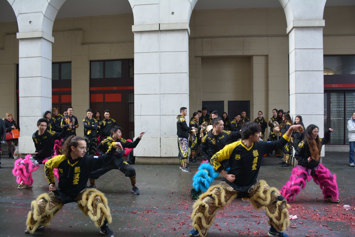 Pour le #NouvelAnChinois, le Maire Yann Dubosc et ses élus étaient présents pour la danse des lions du magasin Tang Frères samedi 4 février