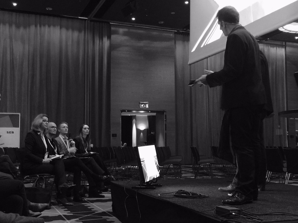 One-to-one meetings are under way. Meanwhile, great pitch coaching and sessions on stage #connect2capital