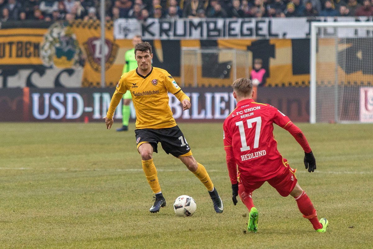 DynamoDresden's tweet photo. Debüt-Tor & Kicker-Elf des Tages – Philip #Heise hat sich rasch eingefügt bei Dynamo. 👌 https://t.co/BrWFvUD7V9 👈 #KreiselInterview #sgd1953 https://t.co/J17LMkeRnE