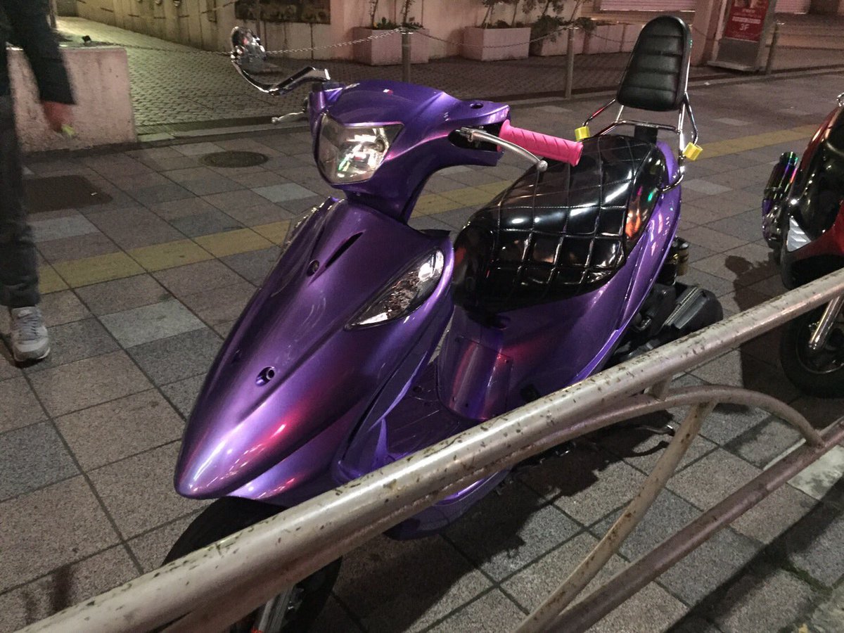 kouhei40D's tweet photo. アドレスV125G売ります
値段は一括11万値段交渉あり
分割13万です
走行距離6100
走る曲がる止まる問題ないです
ロンホイ白LEDヘッドライト青ポジションライトついてます 
書類あります
ノークレームノーリターン
#ワンツー売ります
#アドレスV125G売ります
#東京都 https://t.co/AVSZtYtFQH