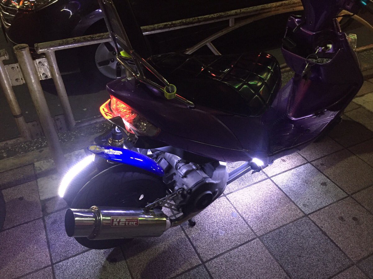 kouhei40D's tweet photo. アドレスV125G売ります
値段は一括11万値段交渉あり
分割13万です
走行距離6100
走る曲がる止まる問題ないです
ロンホイ白LEDヘッドライト青ポジションライトついてます 
書類あります
ノークレームノーリターン
#ワンツー売ります
#アドレスV125G売ります
#東京都 https://t.co/AVSZtYtFQH