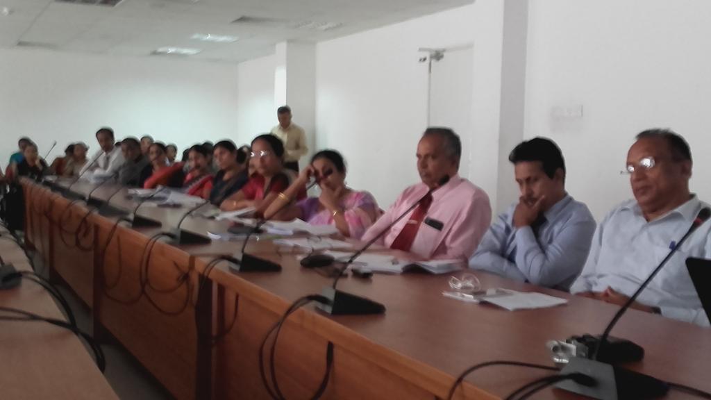 NalakaG's tweet photo. Moments frm #RTIsl &amp; #OpenGovtData workshop I helped conduct at #lka Min of Disaster Mgt today. Many issues raised. Some need further debate https://t.co/Yx3pHLSSp2