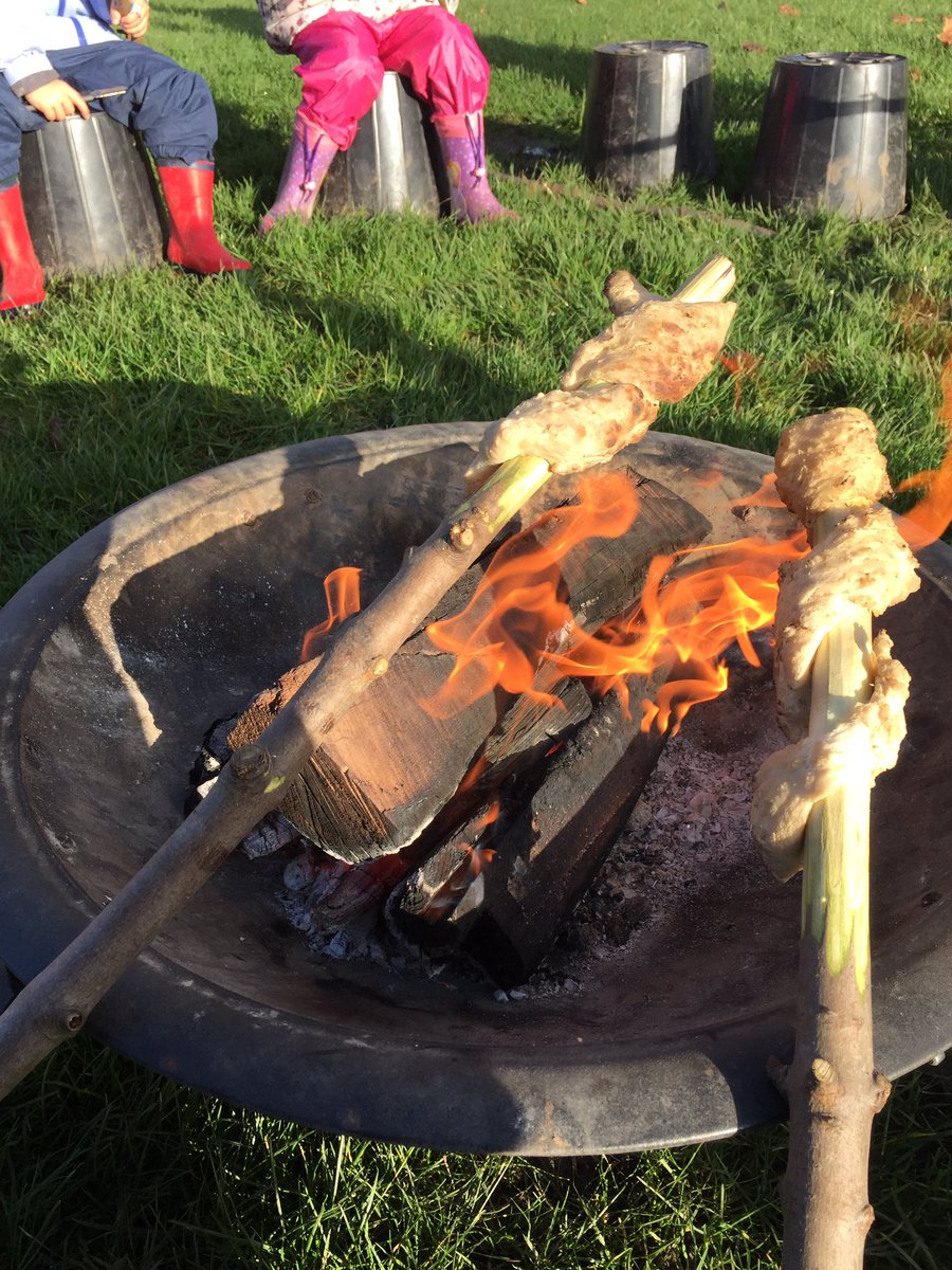 WoodlandFS's tweet photo. Mmmmmmm! Fresh bread! @KingswoodHouse 😛 #forestschool https://t.co/z65Vzj7EmE