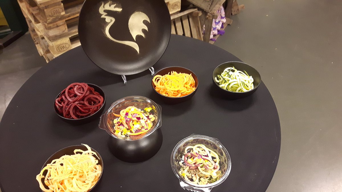 JWPostmus's tweet photo. @sligro @smedingagf @frsh_matters 
Aziatische clinic. 
Dutch Pokebowl met biet, wortel en knolselderij https://t.co/vhDqUH6Aou