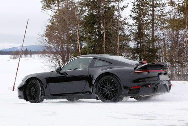 LND_Media_GmbH's tweet photo. More and more pictures of the 8th generation 911 arise on the Internet! 
#911LegendsNeverDie https://t.co/fPAfb0wmiB