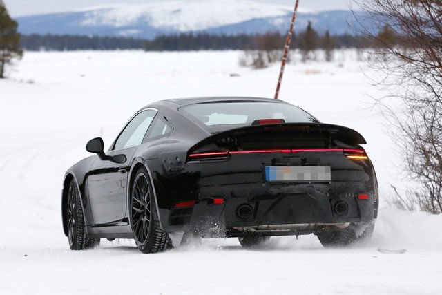 LND_Media_GmbH's tweet photo. More and more pictures of the 8th generation 911 arise on the Internet! 
#911LegendsNeverDie https://t.co/fPAfb0wmiB