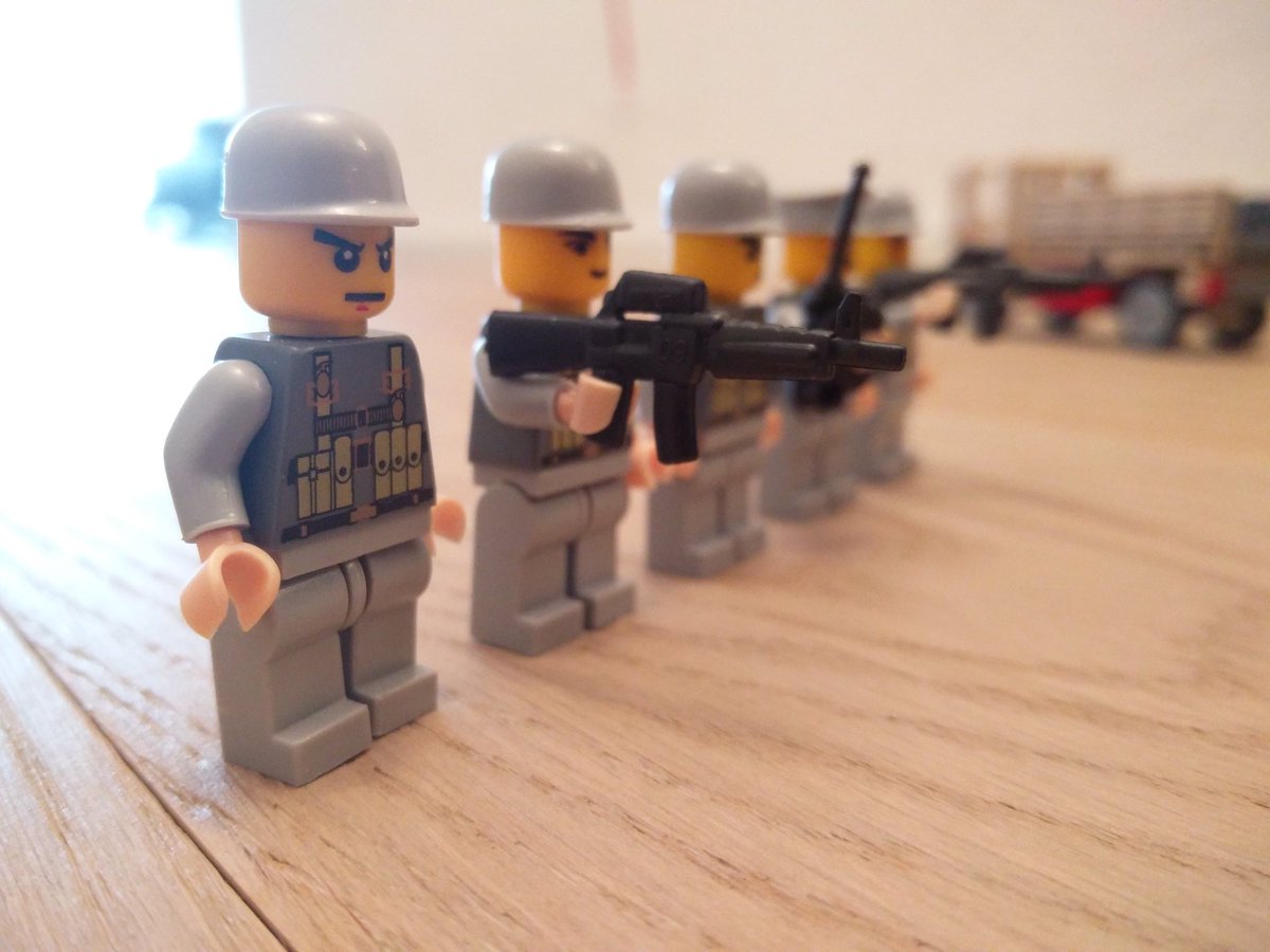 Alt_Bricks's tweet photo. Wir testen demnächst im BLOG alle #KAZI #Army Sets. Den Anfang macht 84027. Alle Steine sind 100% #LEGO kompatibel. https://t.co/qbtuF6tz6P https://t.co/61hizg92hI