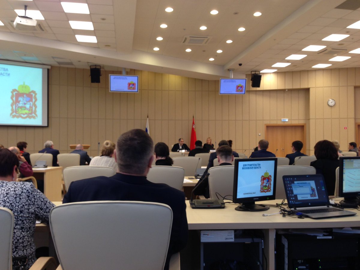 #ОПМО собралась на пленарное заседание. Я немного опоздал и занял скромное место в арьегарде. Зато, вам будет удобнее наблюдать за залом;)