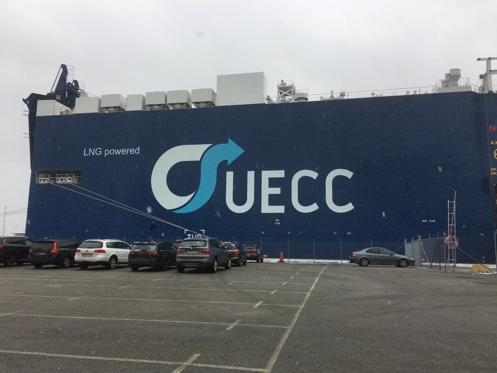 sjofartsnyheter's tweet photo. Sjöfartstidningen på Auto Energys namngivning i ett snöigt Malmö. Läs mer senare i tidning och på webb. #sjöfart #autoenergy #uecc https://t.co/Qo9dWG3FO1