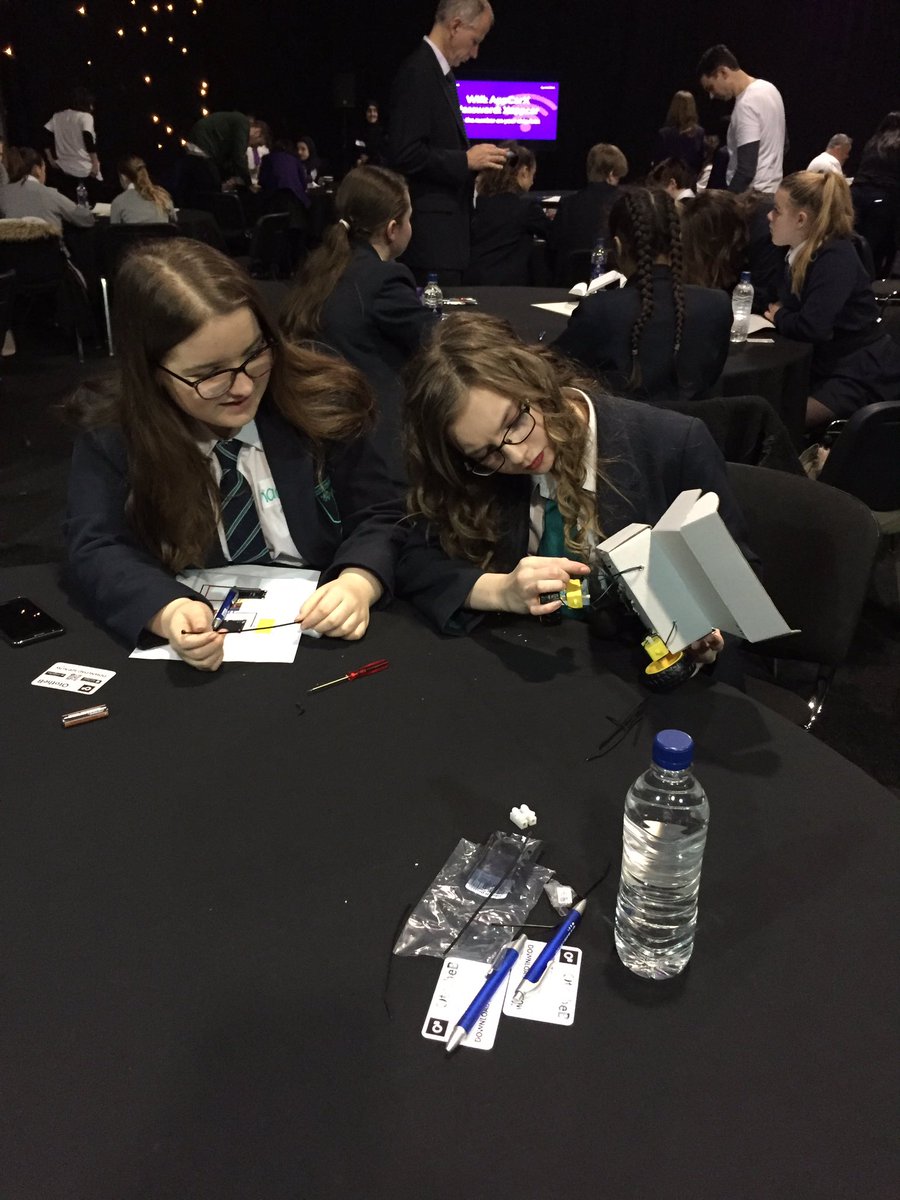 ALWhittaker's tweet photo. Build continues for the Darwen Aldridge Community Academy! #GirlsInSTEM #MancStemettes https://t.co/Z18ZLxWsbo