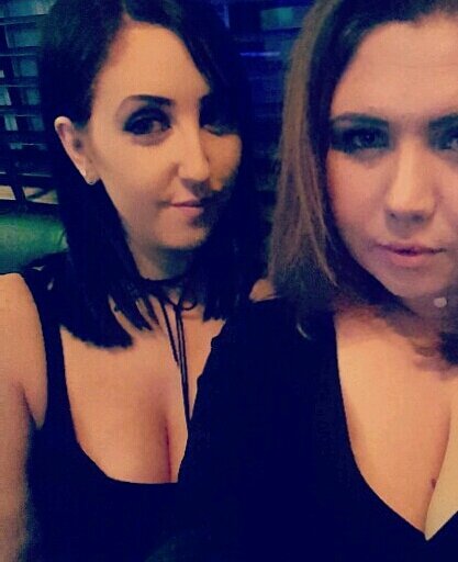 elliegearyy's tweet photo. Friday!🍷😘 https://t.co/fzqzdy54rF