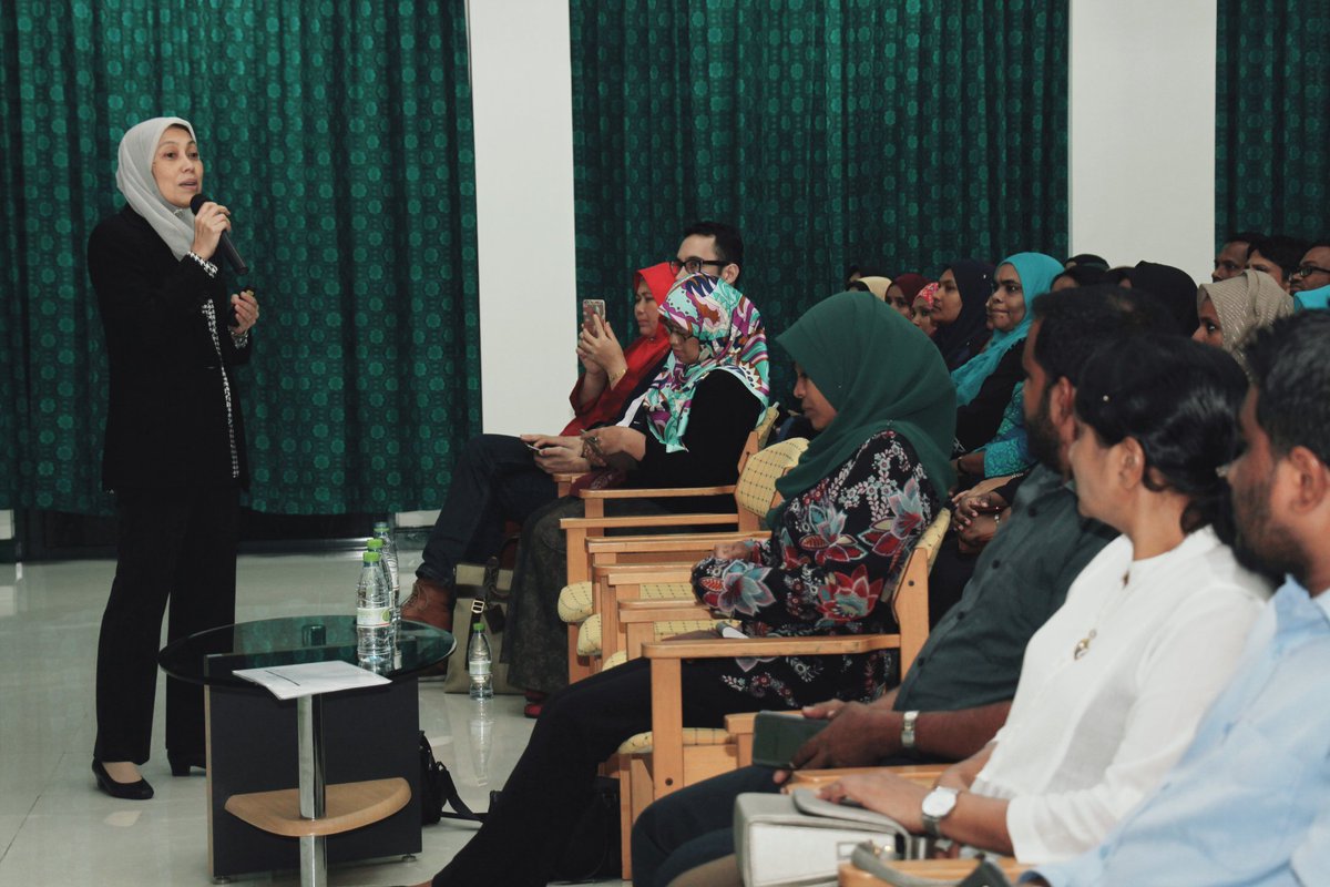 MoEdumv's tweet photo. Lecture conducted for Mal'e school teachers  by Vice Chancellor of @UNITARofficial  regarding Insaniyyath based Education. @aishathshiham https://t.co/Xpt1dVFT2i