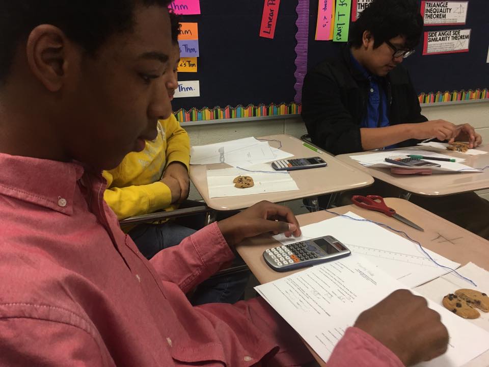 RCSWolvesPLN's tweet image. Best way to start a Monday? COOKIES🍪ARCS &amp;amp; SECTORS LAB!😍 in Ms., Womack&apos;s Class #CookiesArcsAndSectors #RCSWolvesPLN