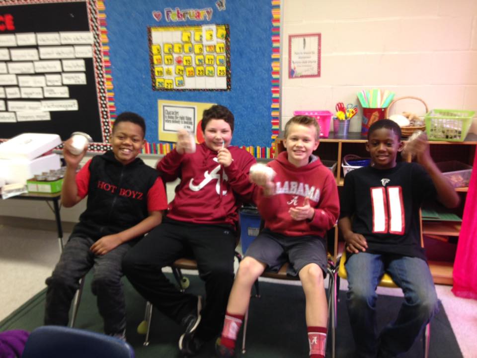 RCSWolvesPLN's tweet image. @RomeCitySchools EC Ss making butter while exploring physical and chemical changes in matter. Yummy! #ScienceMatters #RCSWolvesPLN