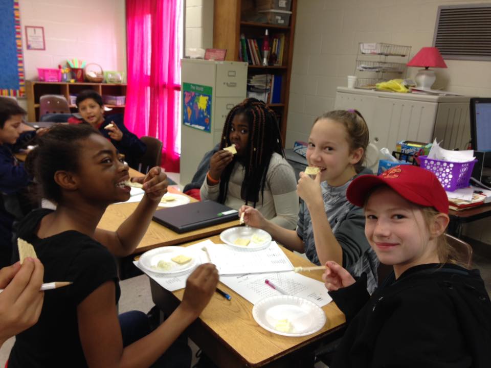 RCSWolvesPLN's tweet image. @RomeCitySchools EC Ss making butter while exploring physical and chemical changes in matter. Yummy! #ScienceMatters #RCSWolvesPLN
