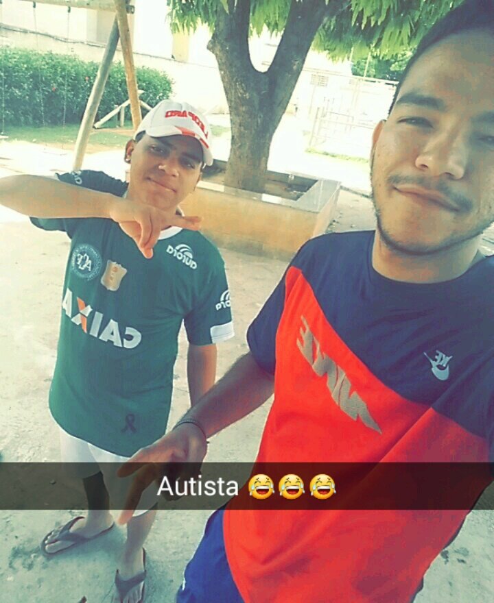 Juca_Trindade's tweet photo. Esse menino de boné vulgo (@MarquimV201296) sofre de autismo!
#SomosTodosAutistas #TMJQuim @SamuelViana1701 @jooyfreittas @joaomiguel887 https://t.co/8dglKU9msX