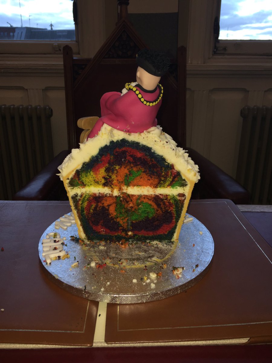 LordMayorOfMcr's tweet photo. Not only did my @HLCupcake look AMAZING, it was rainbow 🌈 inside and tastes FANTASTIC -again THANK YOU @seanmarc7989 &amp; @Si_AustinBehan 😘🌈😘 https://t.co/9uWaTZxEAg