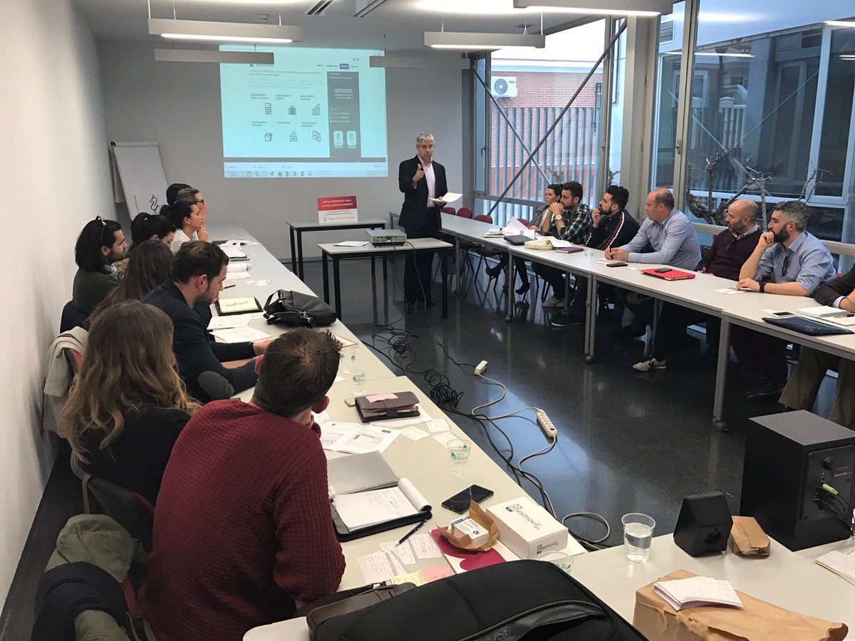 nyngranada's tweet photo. A punto de terminar la 2a reunión de #negociosynetworking en @CCGranada. #somosnetworkers #granada #negocios #empresas #pymes https://t.co/quxJdvBoSX