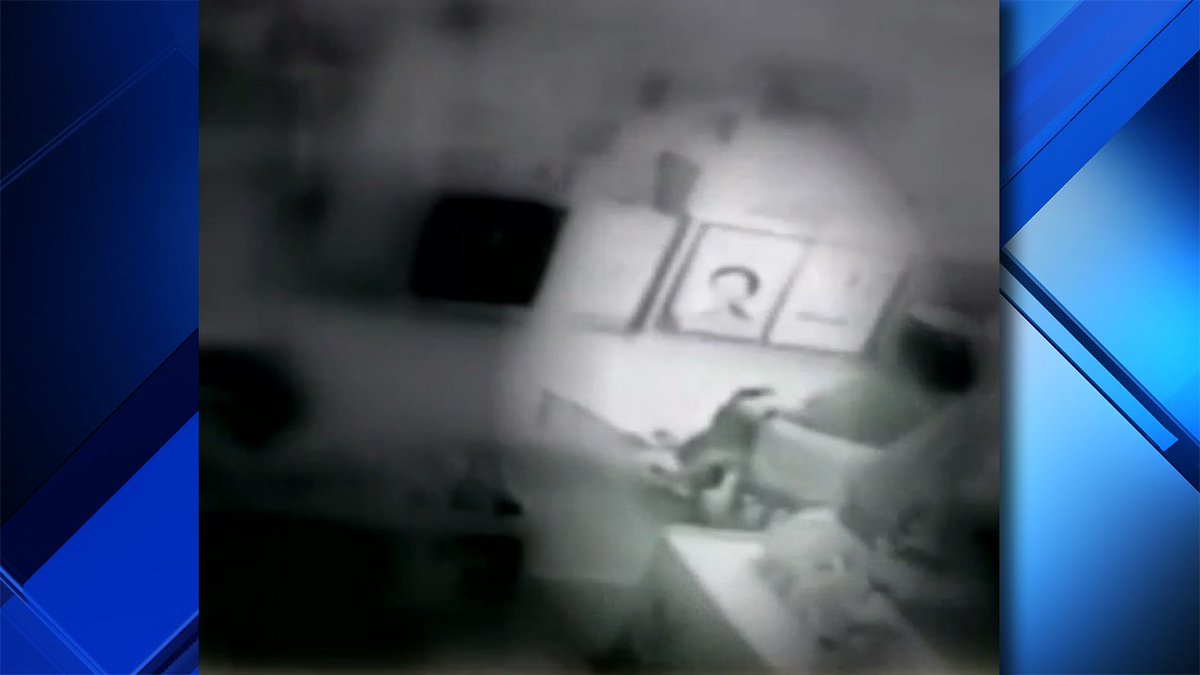 Mother catches daycare worker breastfeeding her own son on video bit.ly/2lkkrXA https://t.co/j4YX3cbRoG