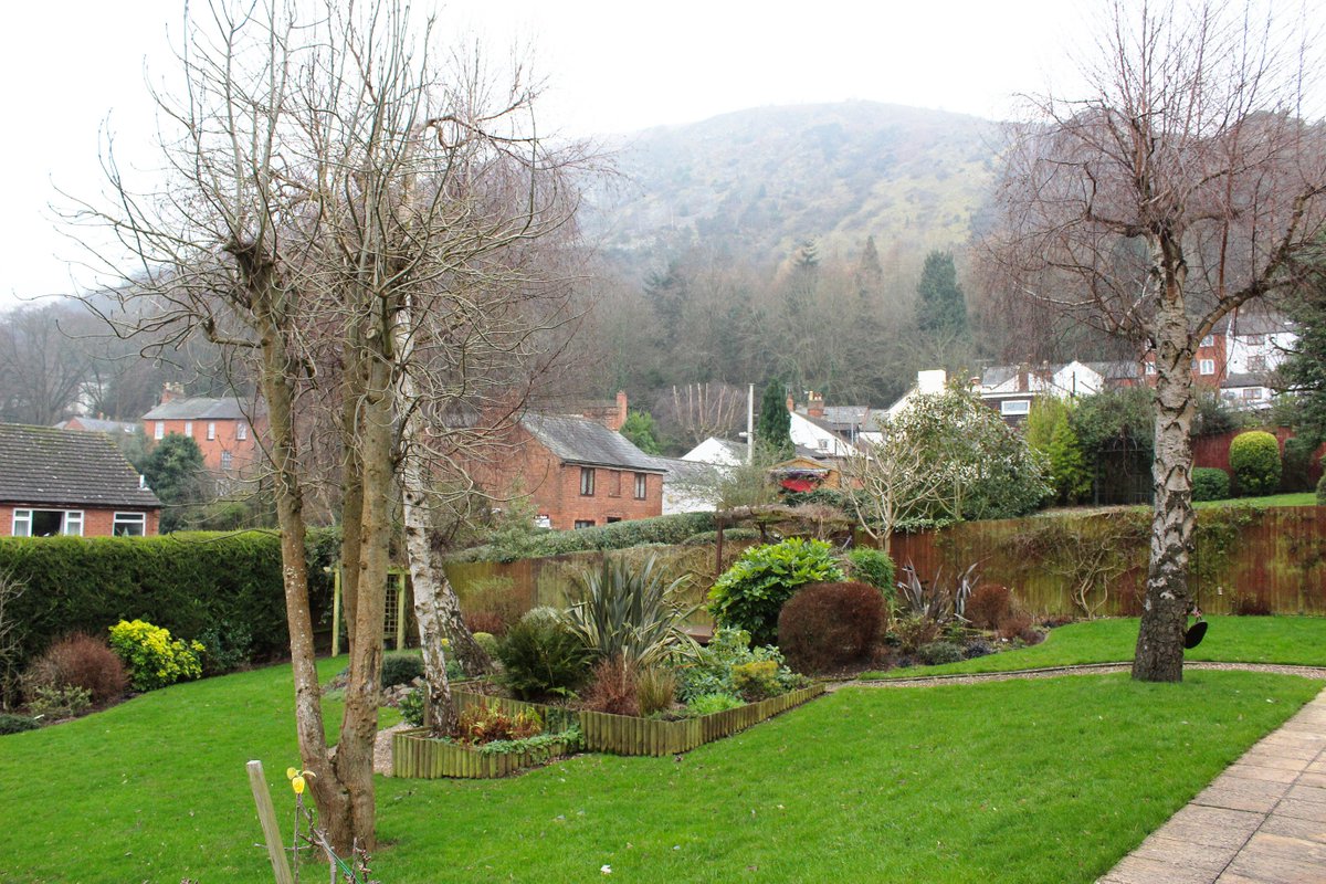 Stunning 5 bed detached with spectacular views of the Malvern Hills - contact us today to book a viewing on 01905 388191
