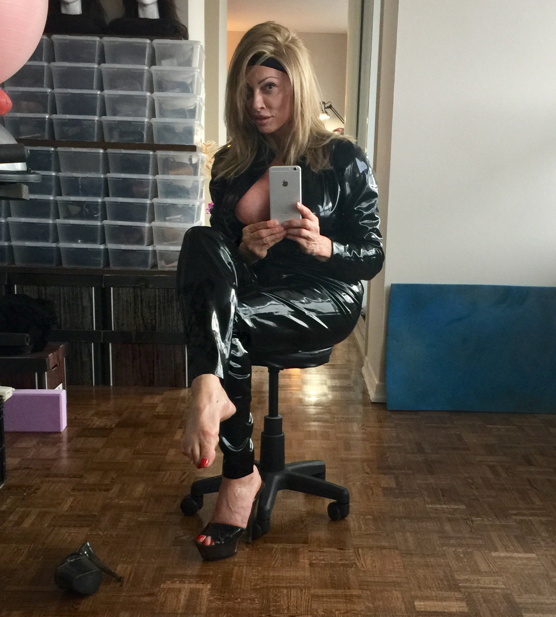 Tgirl Toronto Tsdee On Twitter Fetishes I Love My Pvc Catsuit And My Sexy Feet Loooove Womens