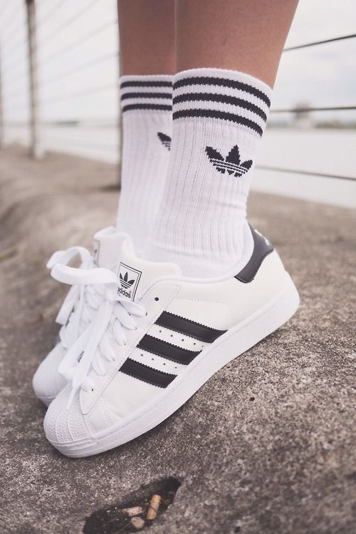SnobDrops's tweet photo. Socks better match too 👯 #superstar https://t.co/Puq0oO5N7z