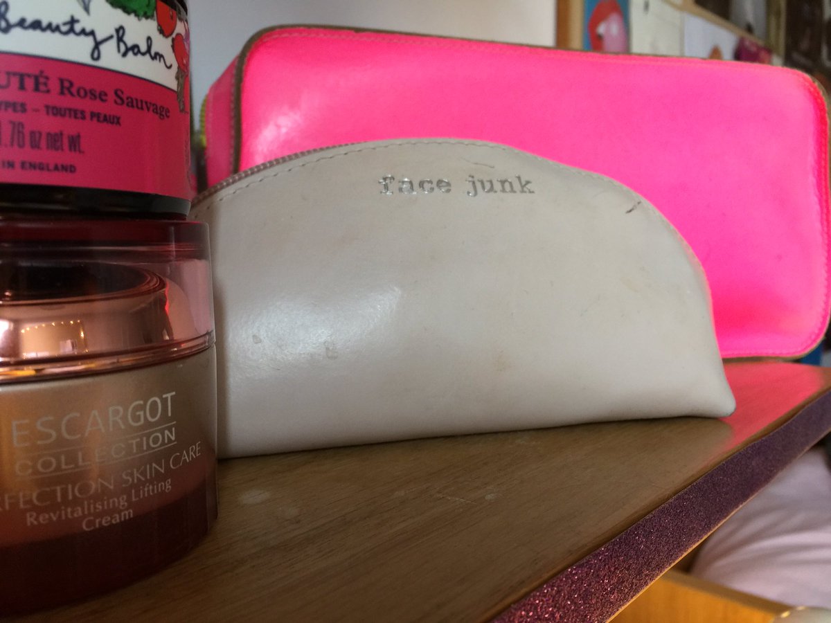Undercover_UK's tweet photo. A well worn #facejunk bag ππ https://t.co/j6FjliFG8G