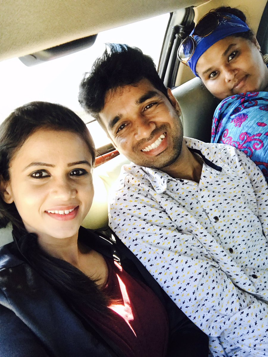 iamManimegalai's tweet image. Fun time at mahabs after valentines day spcl shoot 💃 #Funafterwork with my team mates 🙌🙌